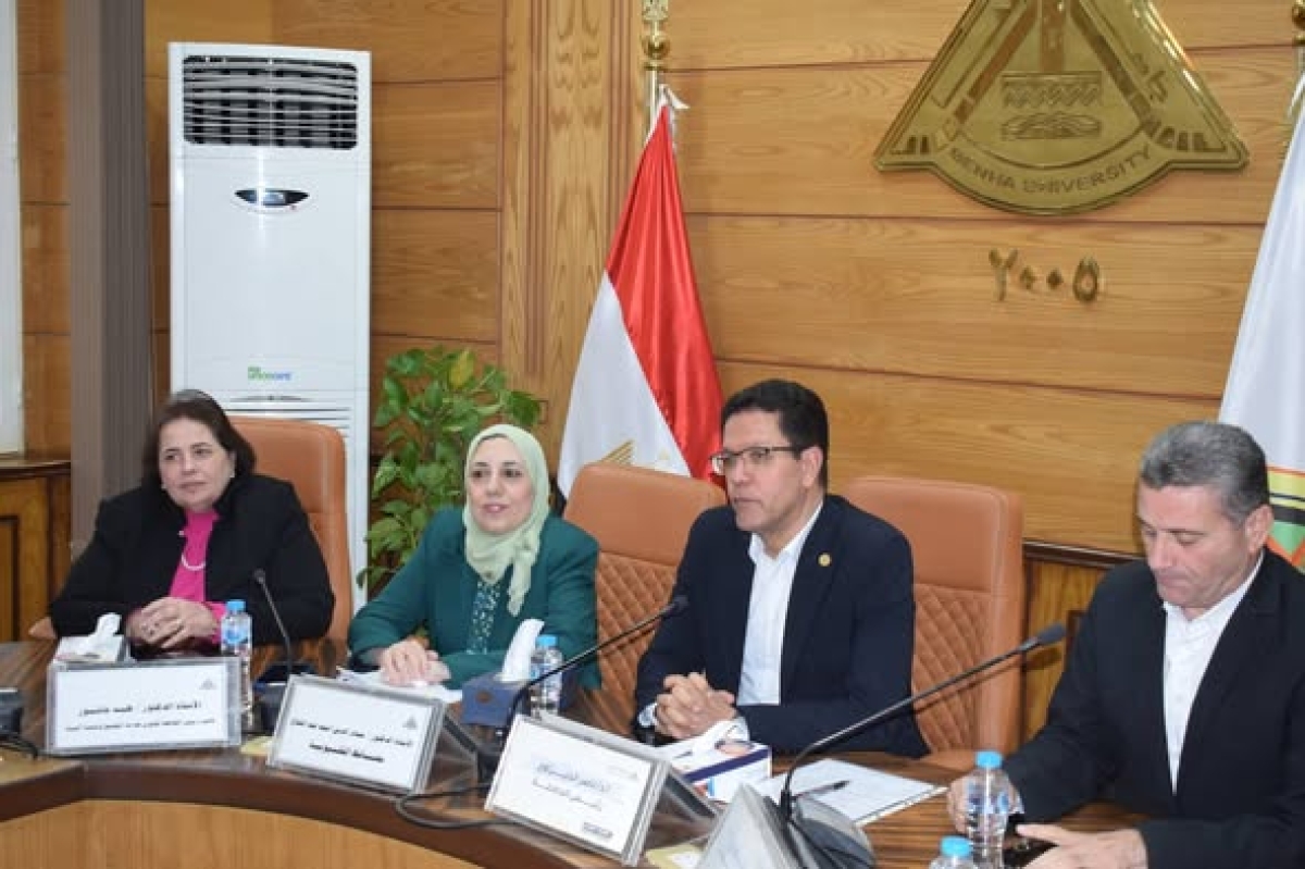 “ الجيزاوى ”  يناقش مع مديرى عموم الكليات الاستعدادات لجائزة جامعة بنها للتميز الداخلي وجائزة مصر للتميز الحكومي