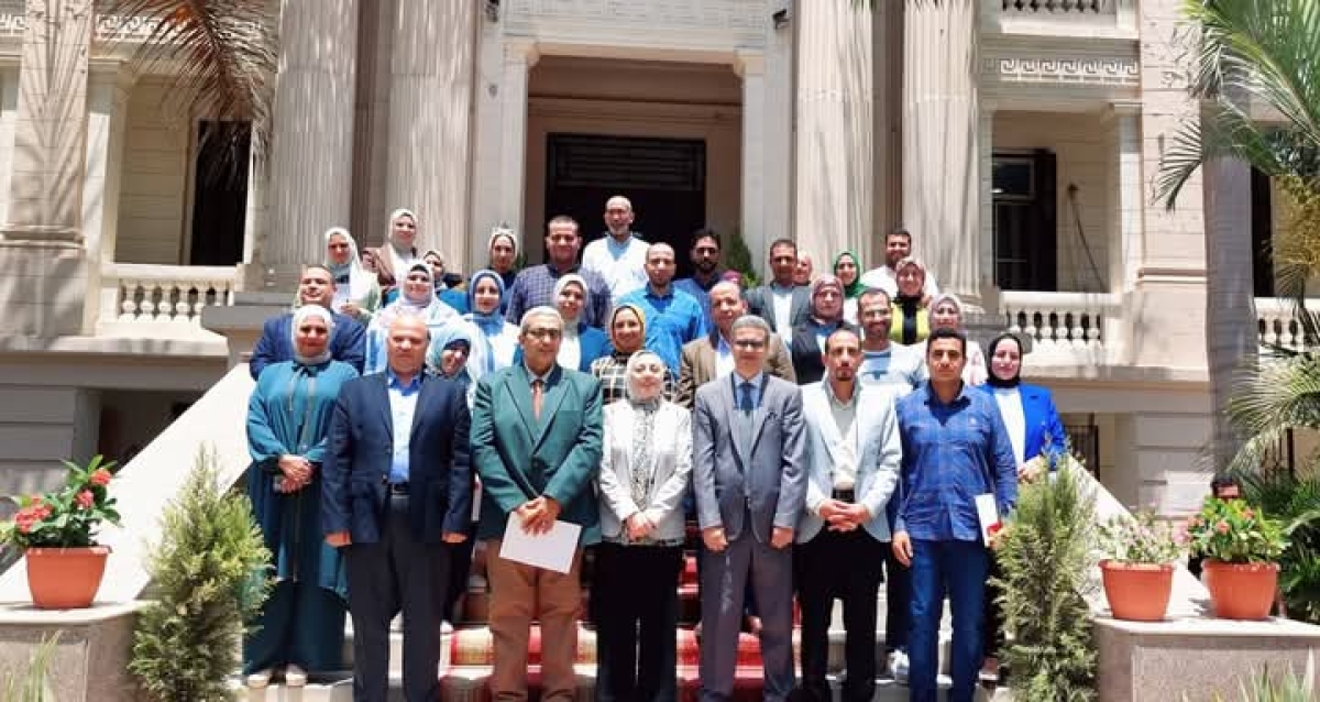 تكريم اللجنة المنظمة للمؤتمر السنوى الرابع للدراسات العليا للعلوم التطبيقية بجامعة بنها
